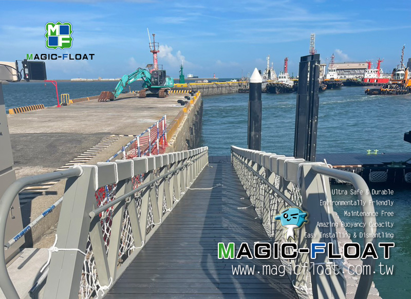 The project uses Magic-Float II black color cubes as the main body of the floating docks, assembling them into a three-layered pontoon structure. There are two floating docks, one 66 meters and the other 70 meters in length. Hardwood floor are laid on top of cubes, with power and water supply facilities positioned between the cubes and the floors. Stainless steel mooring bollards, EVA anti-collision fenders, fire hydrant boxes, and water and electricity supply boxes are installed on the floating platform. The two floating docks are secured with guide pile Roller Systems and fixed piles, and two 25-meter aluminum alloy approach bridges are installed as gangway to connect shore. 20260716
